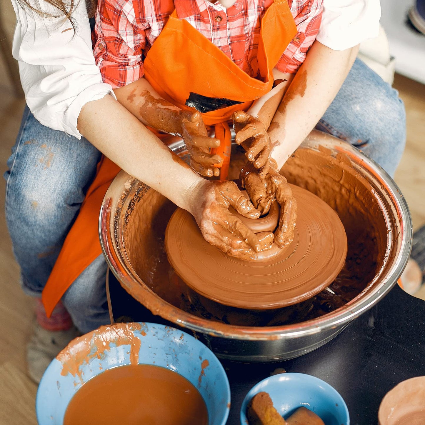 5 lbs Low Fire Pottery Clay for Sculpting, Beginners, and Advance- Terra Cotta, Cone 06. Earthware Potters Throwing Clay. Ideal for Wheel Throwing, Hand Building, Firing and More