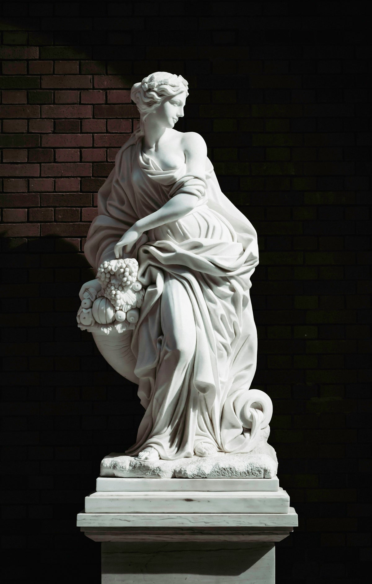 a statue of a person