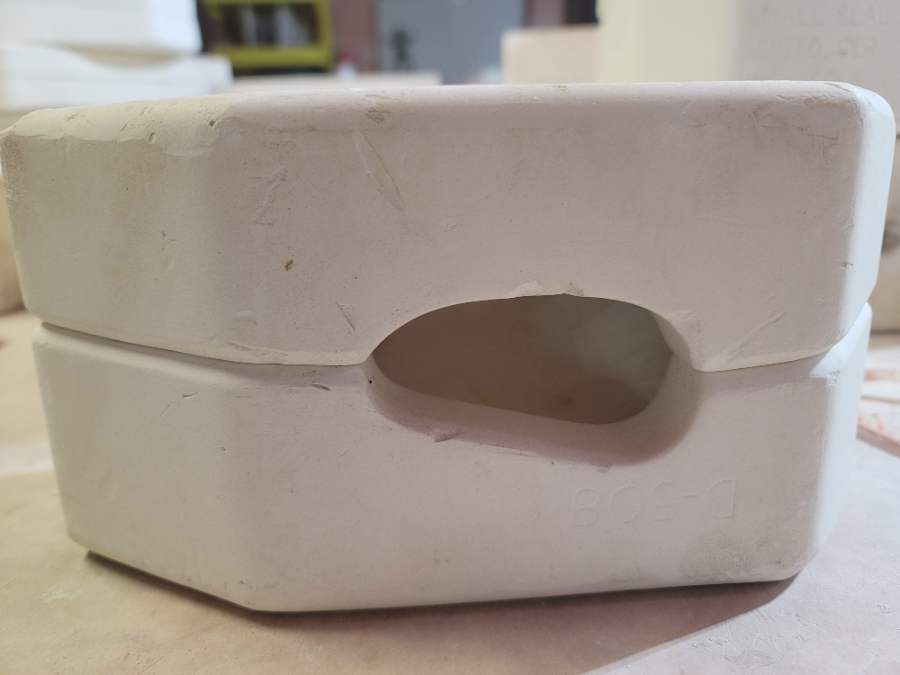 Dona's · D508 · Laying Baby Duck · Ceramic Mold — Sides & seams