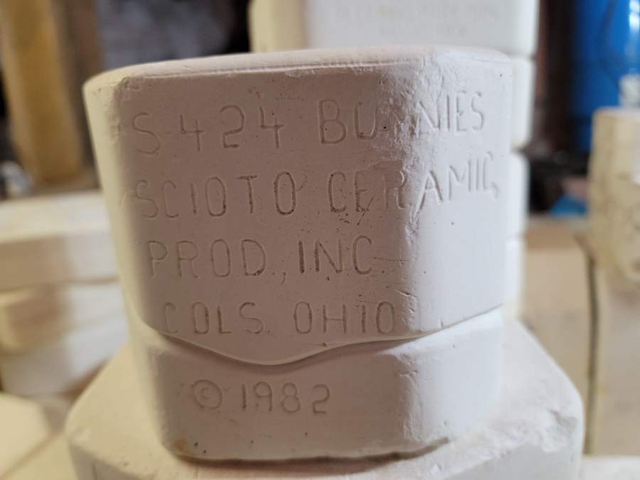 Scioto · S424 · Bunnies · Ceramic Mold — Markings & mold number
