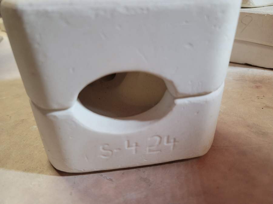 Scioto · S424 · Bunnies · Ceramic Mold — Sides & seams